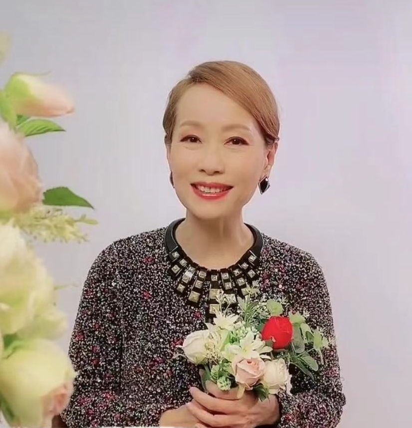 叶童|58岁叶童遭年龄歧视!穿超短裙被批一把年龄卖弄,本人高情商回应