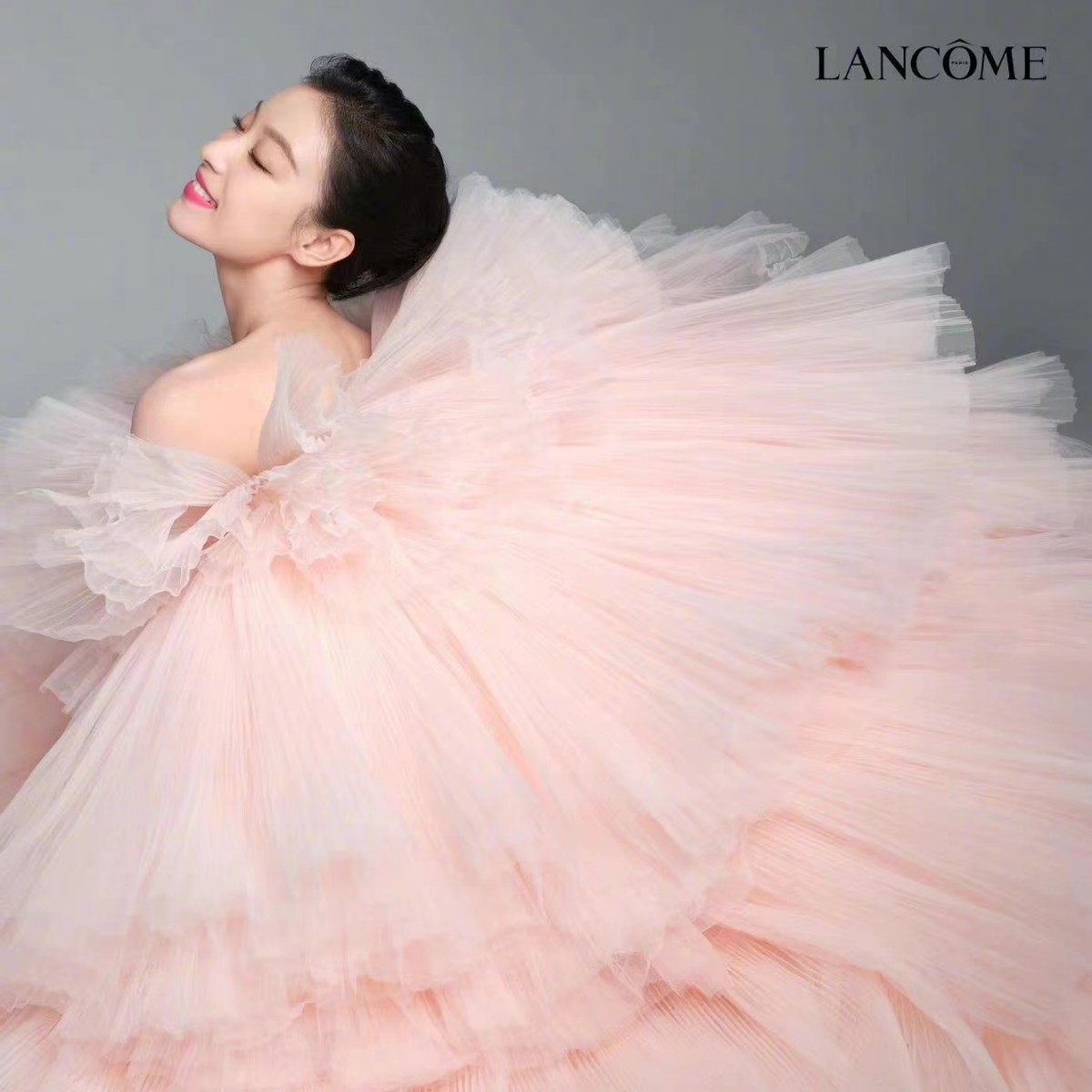 倪妮|倪妮又一次封神亮相！拍全球代言大片，连换三套造型真的太美了