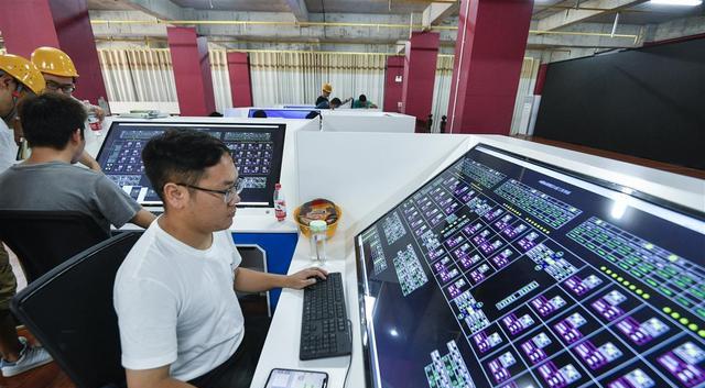 年出栏120万头!生猪坐电梯住26层高楼,我国最大养猪大楼投产