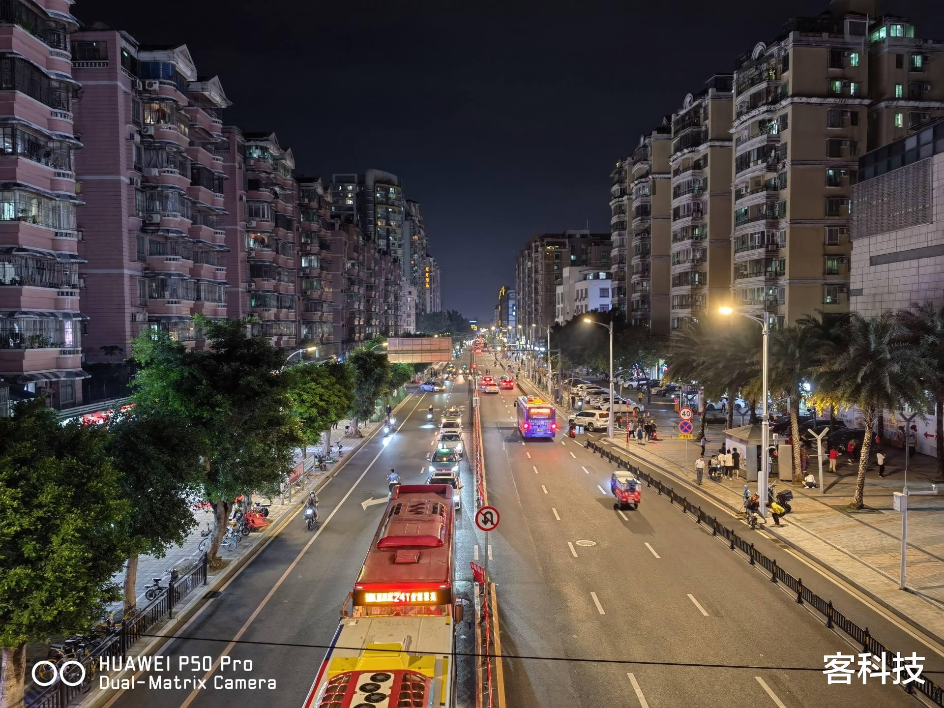 联想|夜景拍摄实测对比，苹果、华为和OPPO哪家最强？样张见分晓