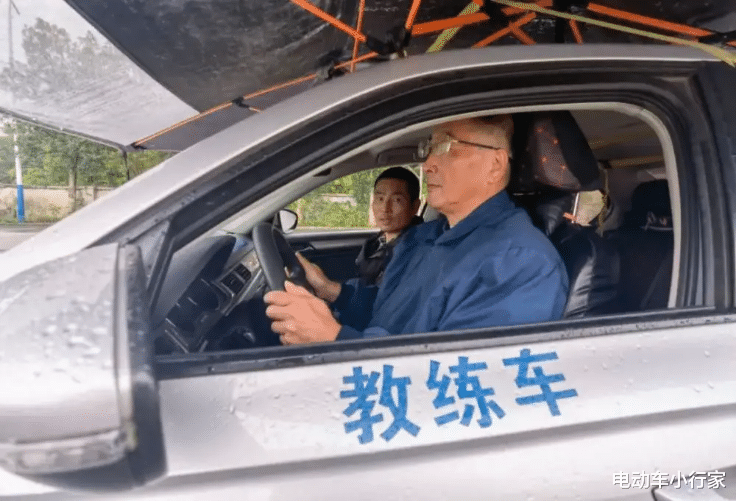 三力测试、年龄、费用,70岁以上老年人报考驾照,哪个才是难点?