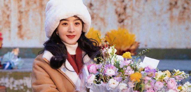 赵丽颖|赵丽颖央视春晚造型朴素,中国传统色满满高级感