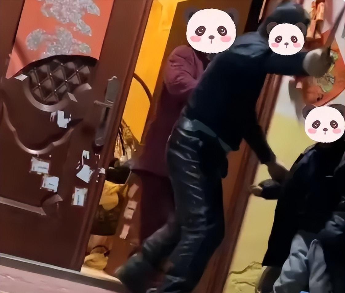 爷爷给学生递菜刀怂恿“砍妈”后续,家长的回应太懦弱,可怜可气
