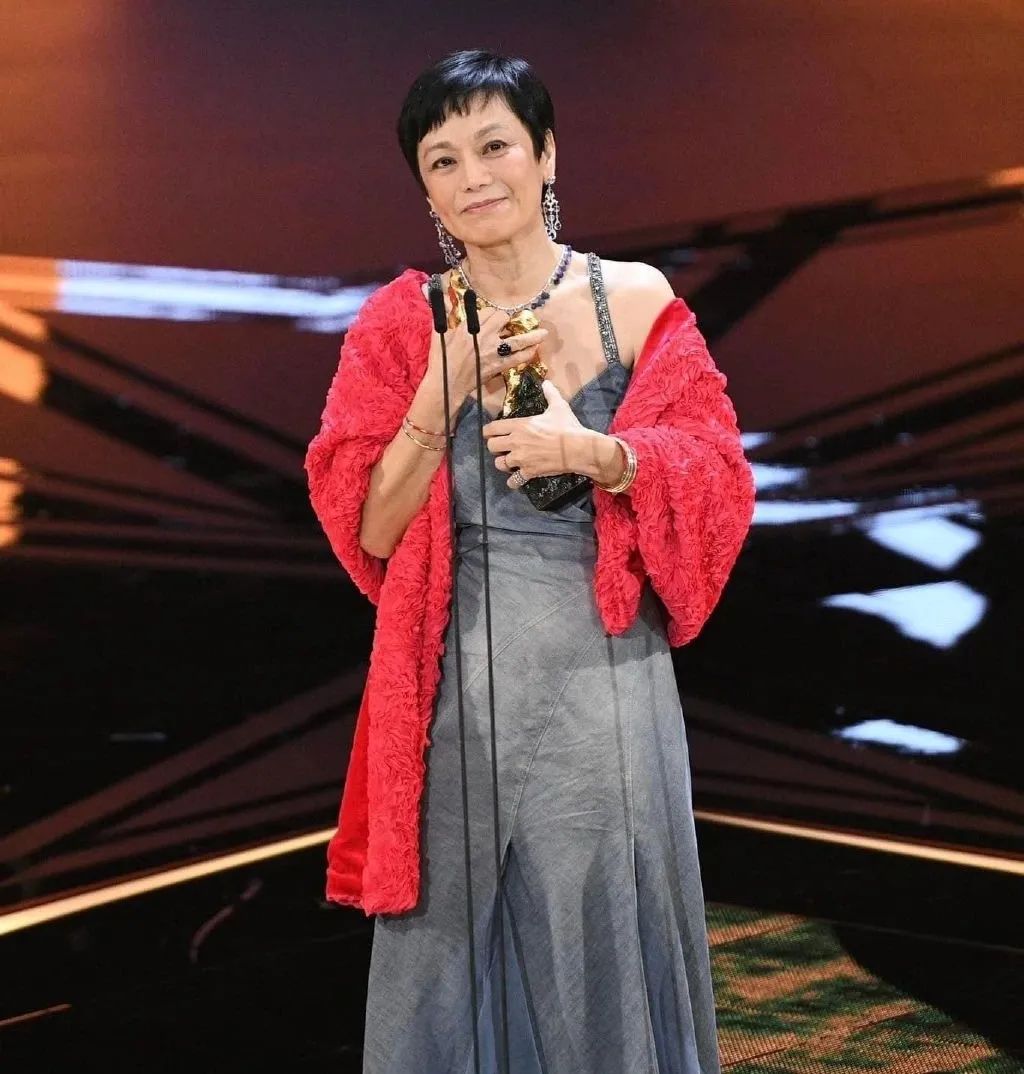 张艾嘉|美不过林青霞，演不过张曼玉，未婚生子的她却活成了传奇…