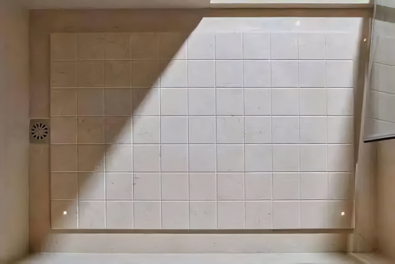 卫生间还做斜坡?做个拉槽四边走水,排水快不堵塞,好处太多