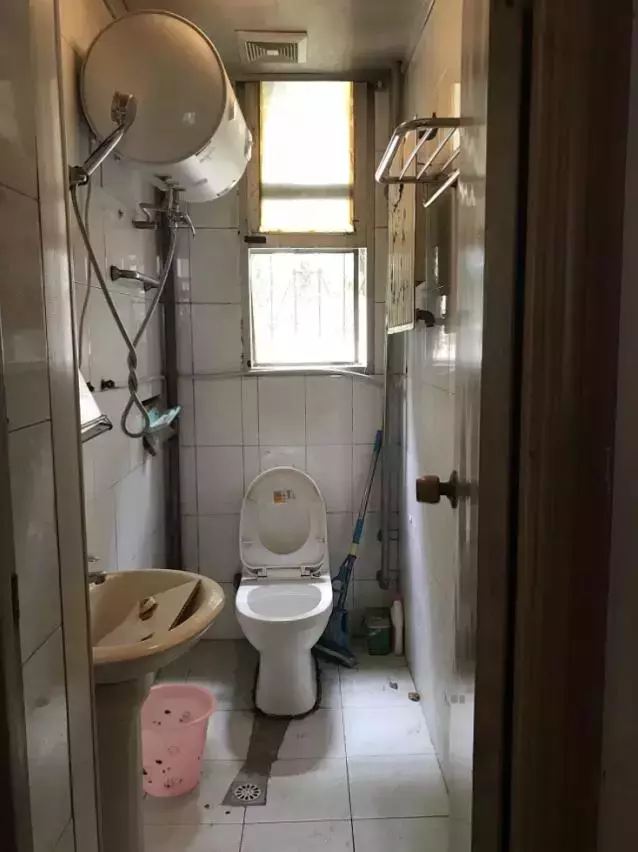 71㎡旧房改造,灵机一动不买沙发!家人不解,完工后都夸聪明!