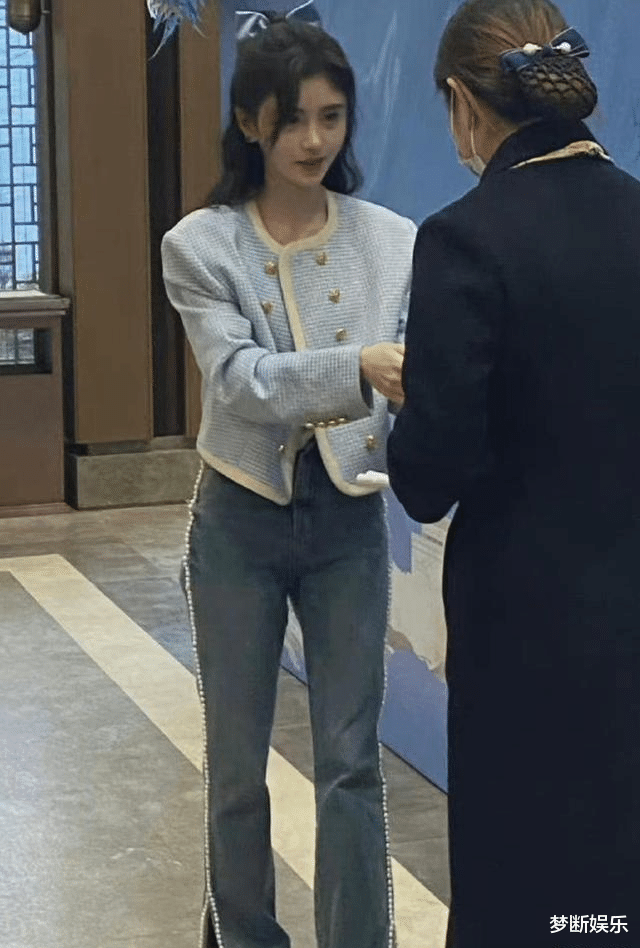 生图|鞠婧祎生图曝光！瘦小又普通，为什么很多人说她是美女？