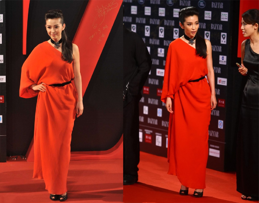 李冰冰|李冰冰挺会博人关注的，穿红裙腰间“露个洞”，凹出小蛮腰挺美的