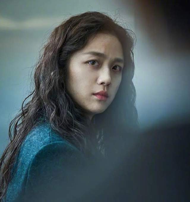 汤唯|女神汤唯回国后首露面!打扮简单似女大学生,43岁皮肤细嫩无细纹