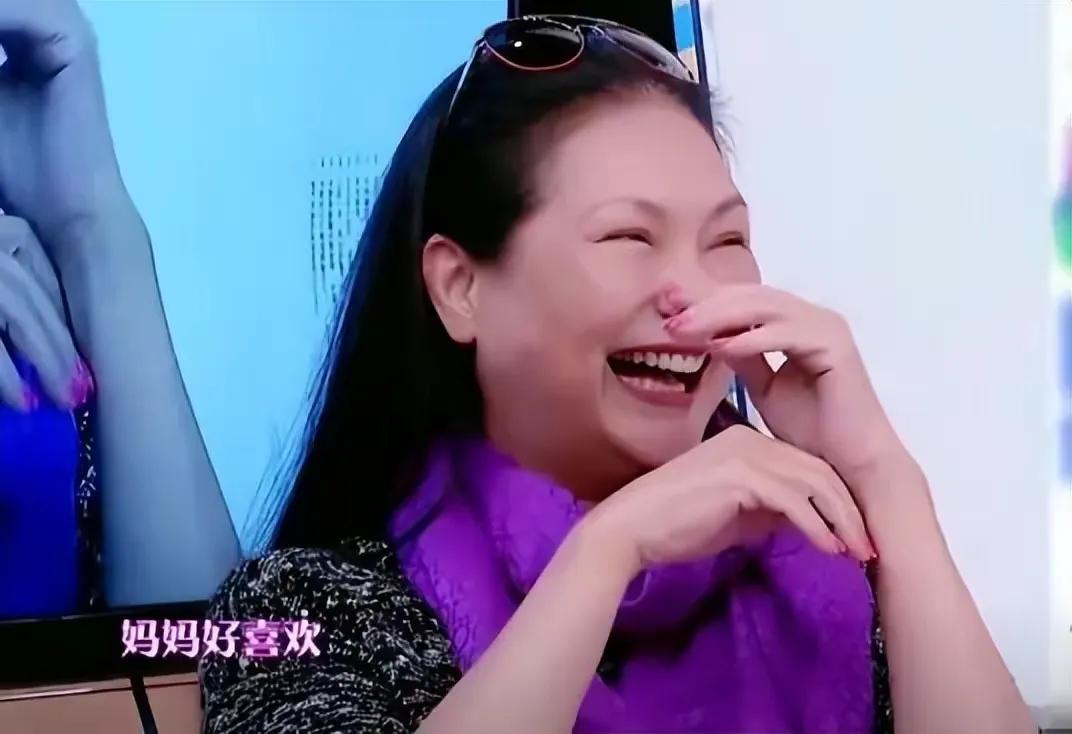 大S|大S妈：嫁入豪门吃尽苦头，八百万救小三，温柔一刀完胜小菲母子