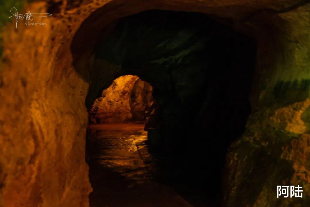 摩崖石刻|杭州一个山洞不仅暗泉涌动，内壁上更有无数摩崖石刻，古韵犹存
