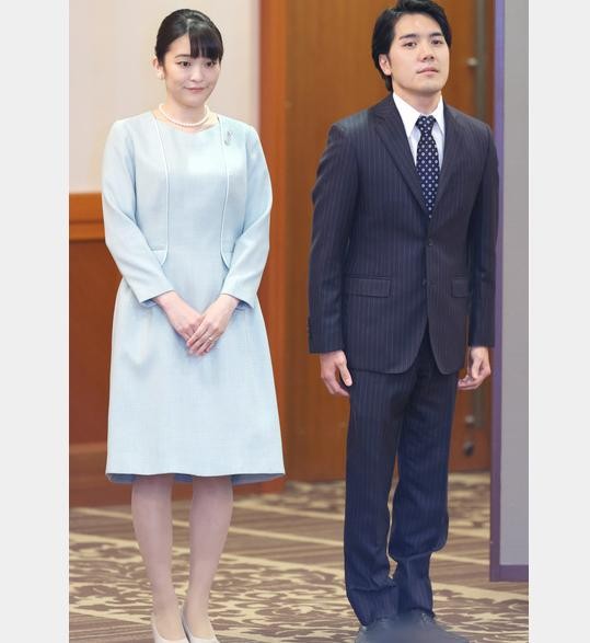 羽绒服 日本平民驸马爷久违亮相！将长发扎成马尾好个性，眉清目秀变帅了