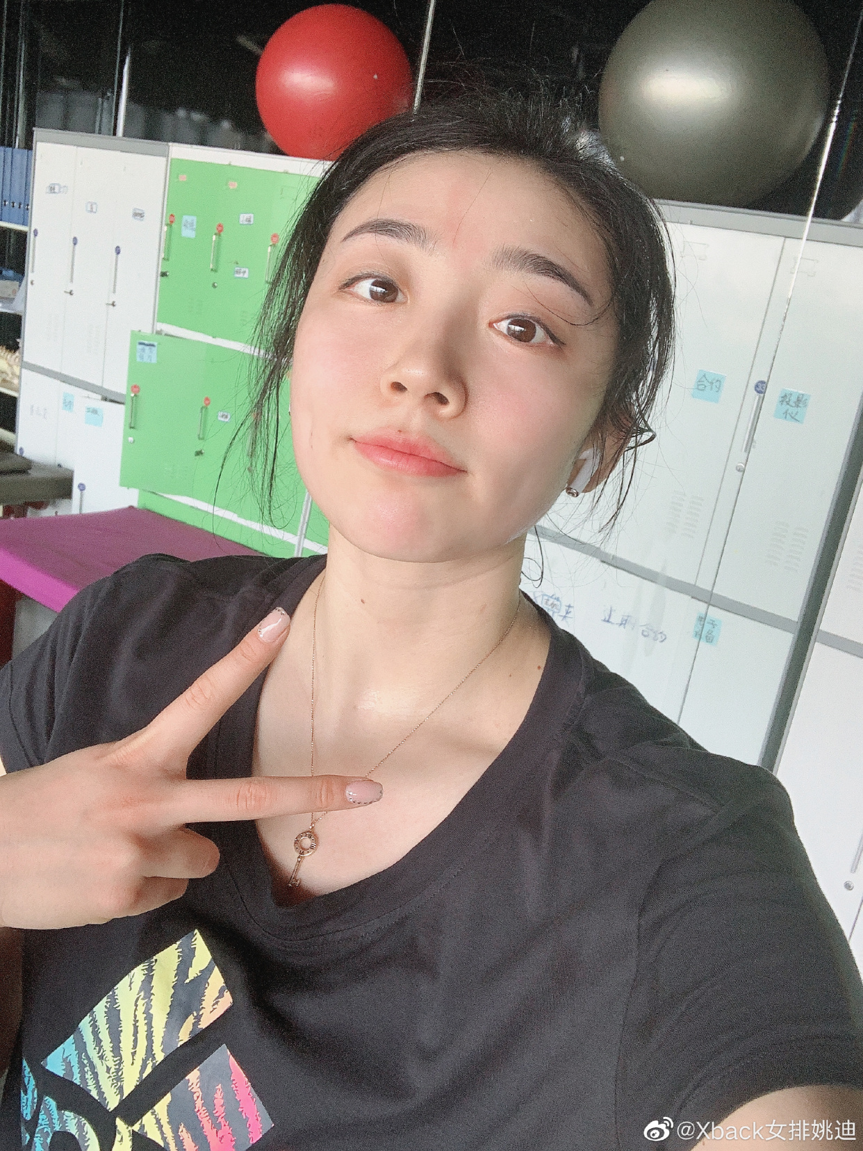 女排|养眼！女排最美二传晚礼服惊艳亮相，国家队改朝换代她迎上位良机