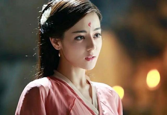 迪丽热巴|《与君初相识》中迪丽热巴的短发造型被吐槽,真的有那么差吗?