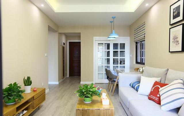 75平米的小户型,简装设计温馨舒适,装修成本12万,朋友说真好看