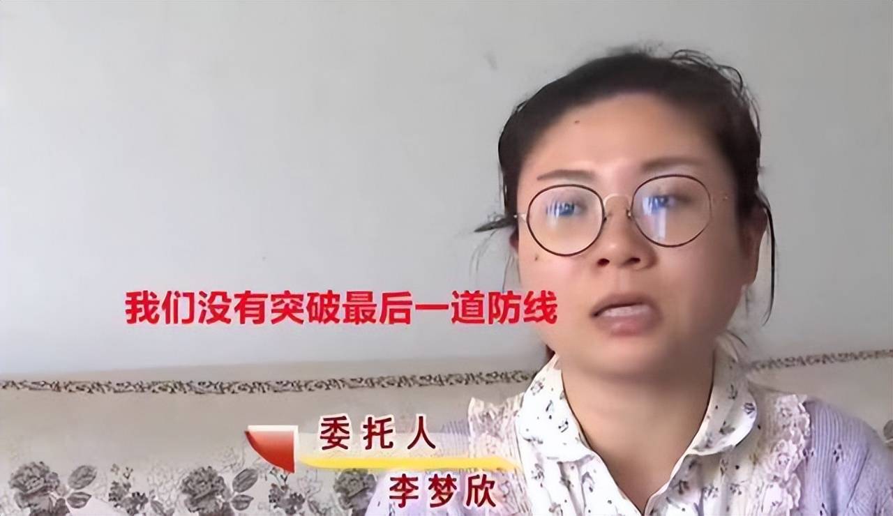 男子下班发现车子异常晃动,走近细看:妻子和陌生男子在双排