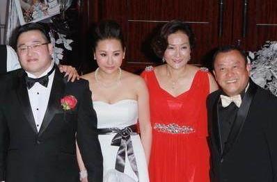 李小冉|曾志伟的两个儿子，一位又帅又有才，一位丑又败家