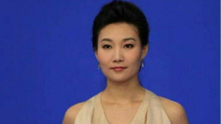 李梓萌|“电视一姐”李梓萌，为扮时尚戴假发14年，摘掉后形象大变样