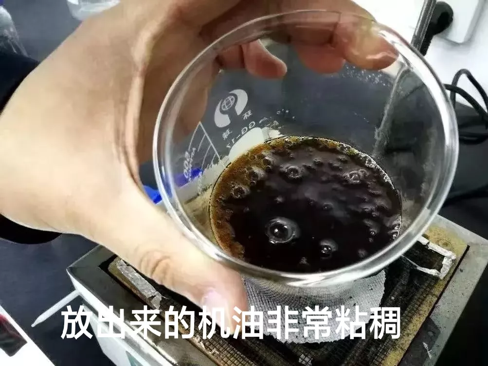 福建漳州,陈师傅开车准备出去送货,可是开出去没走多远,发动机就突然熄火