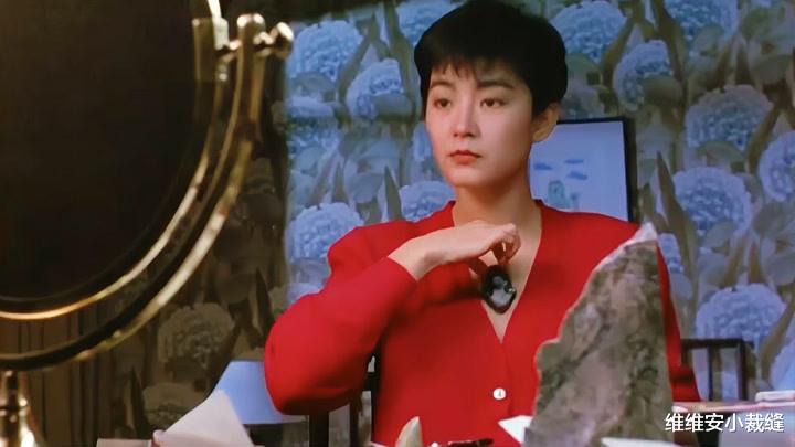 穿衣搭配 林青霞年轻时有多时髦？紫色袜子+毛呢大衣配短发，时髦帅气，美得不像话
