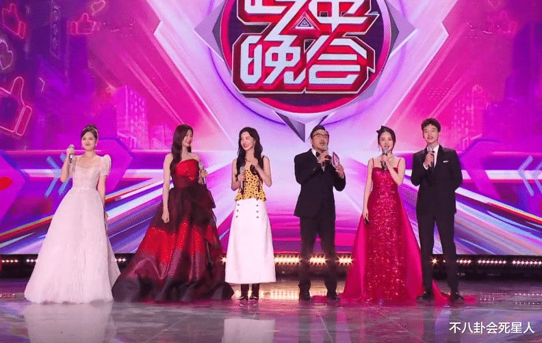 跨年 ?26位女星跨年争艳大戏:杨幂穿貂,杨紫撩开刘海,一个比一个有招