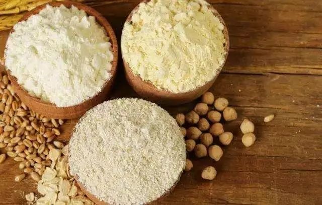 骨质疏松|女性50岁后骨质疏松易骨折,远离3种偷钙食物,每天保持做1件事