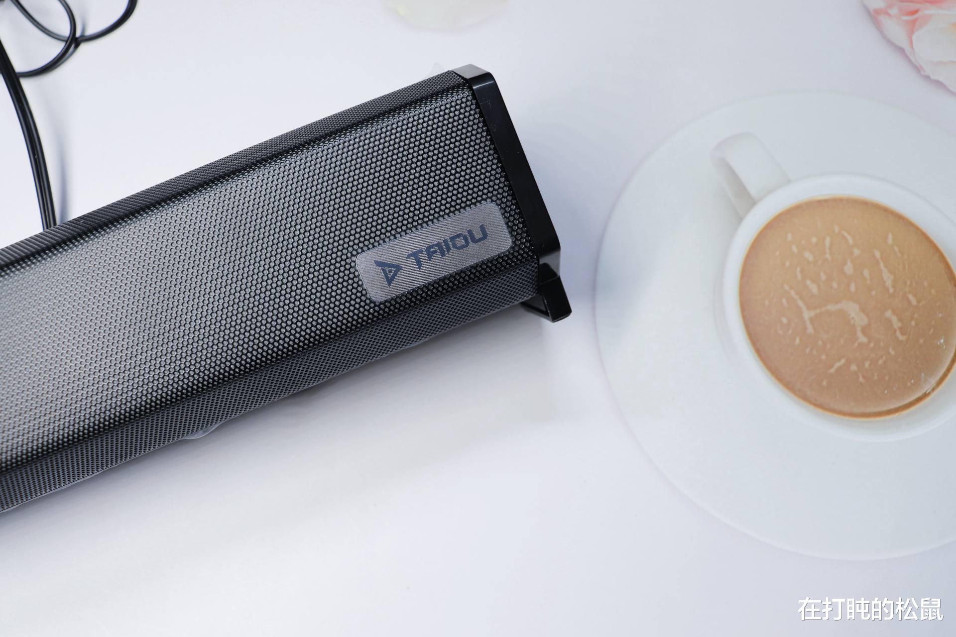 PHP|RGB灯效+隐藏式设计，钛度幻动精灵Q1体验，桌面改造好物精选