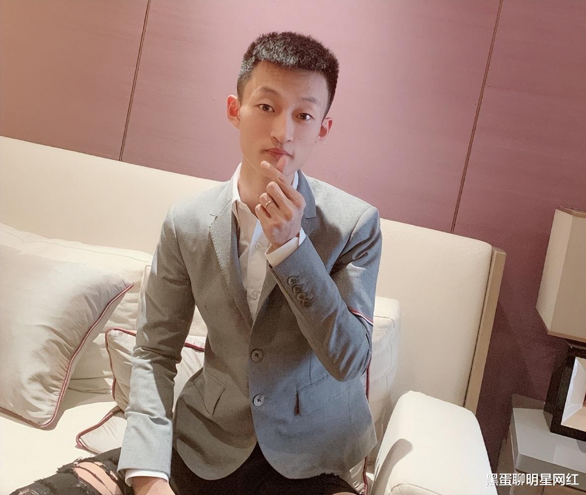 散打哥|网红“天道”自曝已经与散打哥续约，直播抽成30％，网友：仗义