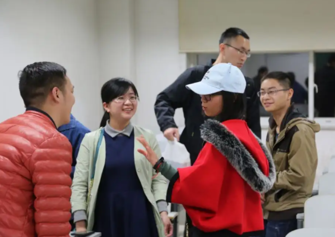 求职|博士生求职只要5000元薪资,能力却遭众人质疑,背后原因值得深思