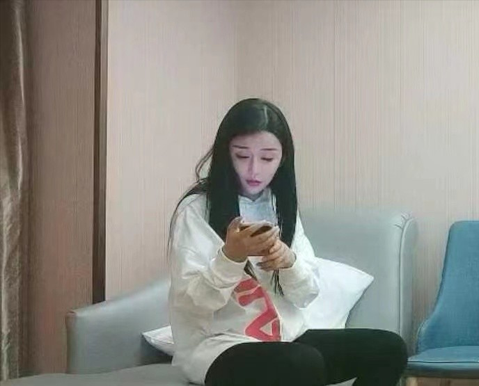 真实案例:妙龄女子为了赚钱铤而走险,大尺度视频在网上疯传,家人看到后直接报警