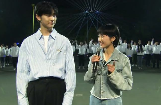 焉栩嘉|与焉栩嘉回家女生疑似张子枫,评论区遭沦陷,网友喊话:妹妹快跑