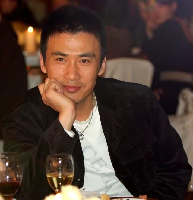 柳云龙|柳云龙执导网剧《苔小》,低调杀青无人知,堪称无谍战版《风筝》