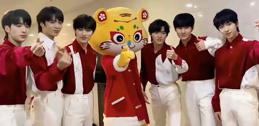 周深|周深杨颖蔡徐坤时代少年团加盟北京春晚，众星云集，群星璀璨