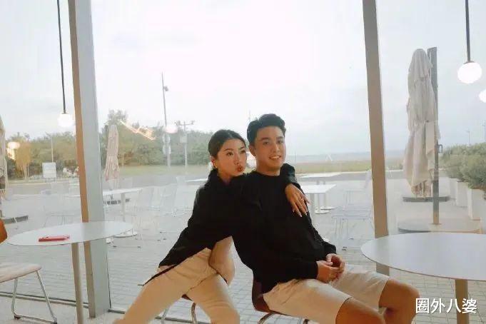 郑恺|郑恺苗苗秀恩爱上热搜，前女友程晓玥的评论区炸了