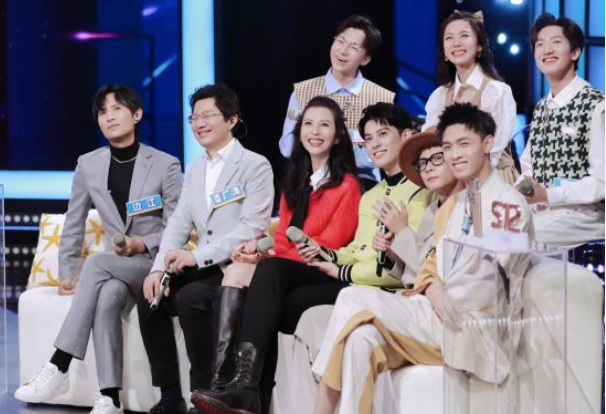 何炅|王牌主持人何炅《你好星期六》挑大梁，蔡少芬打配合，惹网友心疼