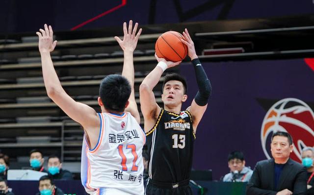 广东男篮|广东冲上第2+辽宁跌至第4！季后赛夺冠热门曝光，最强之队没悬念