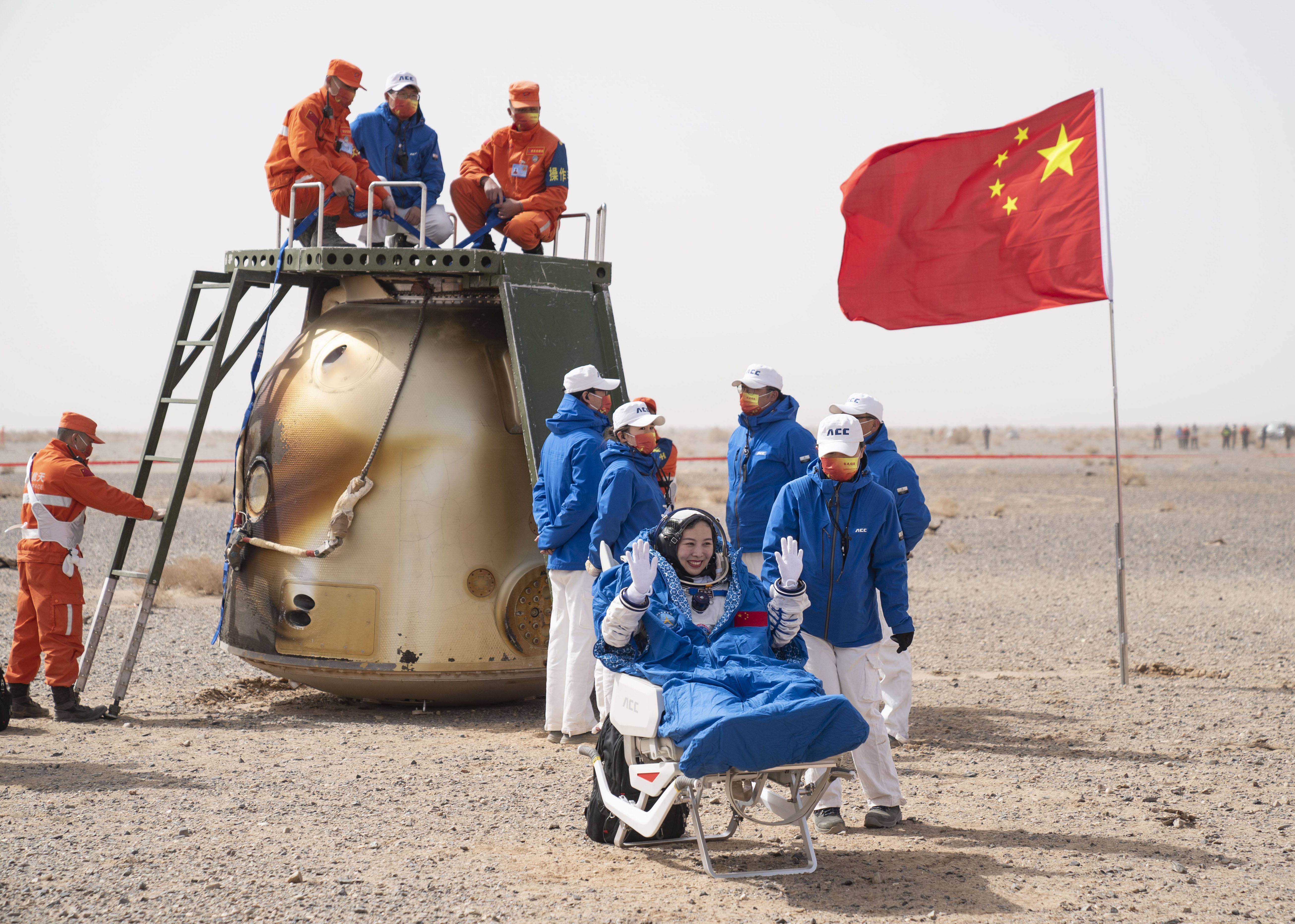 智慧路灯|联盟号返回舱这么小？不及神舟，还没新一代载人飞船缩比返回舱大