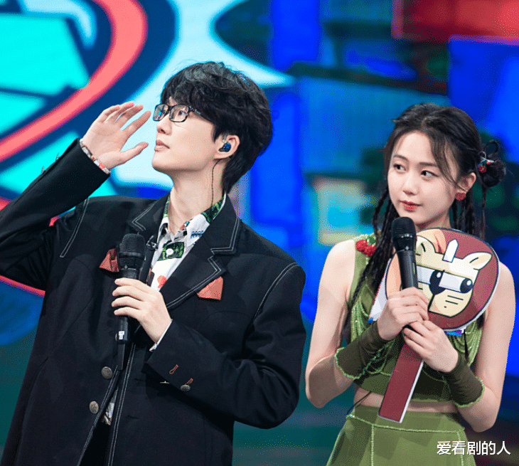 杨紫|你好，星期六：许嵩串烧连唱，檀健次给杨紫贴刘海，翟子路有点惨