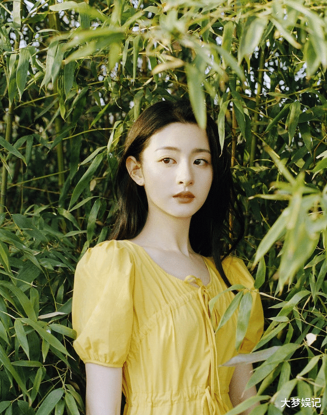 吴谨言|于正签约新人赵晴引热议,任新连载小说主角,成为下一个吴谨言