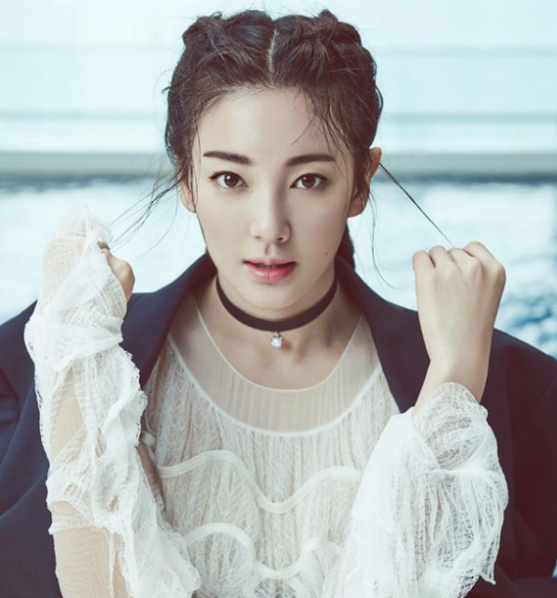 参观张雨绮住的豪宅,住在高档小区思南公馆,大门设计相当霸气