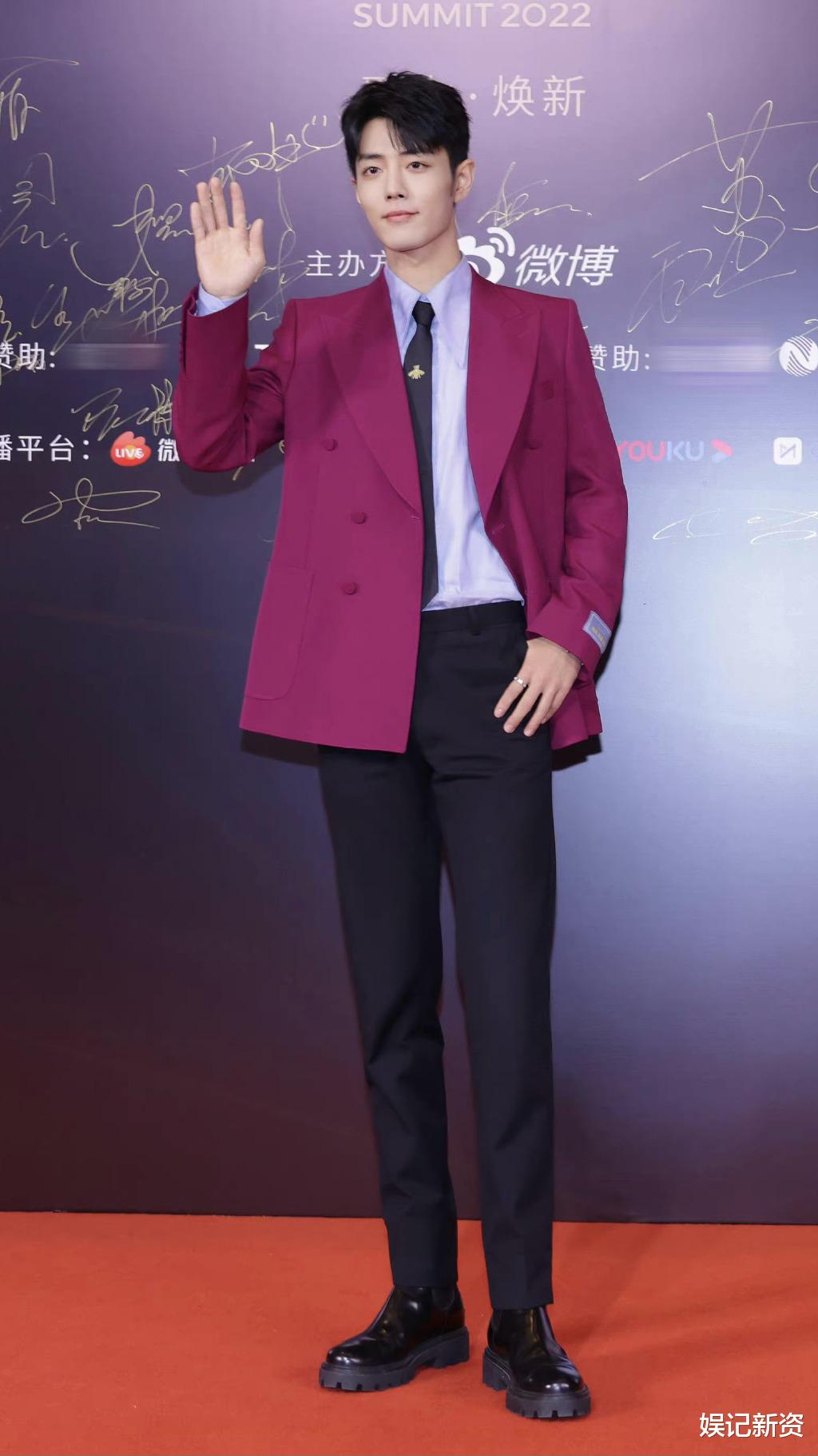 肖战|肖战新采访来袭!称想饰演一个迷人的反派,八个字形容明年愿望