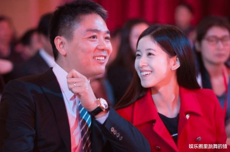 |43岁刘涛晒健身照，傲人身材令人羡慕，网友：胸前的白点是什么？