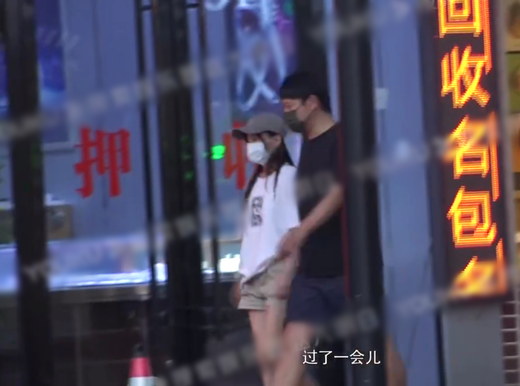 潘粤明|潘粤明绯闻女友探班!女方高颜值美腿瞩目,被曝恋爱同居已4年