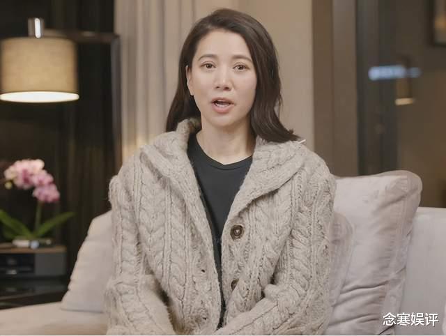 |袁咏仪晒午餐照惹争议,老干妈配馒头直夸好吃,影迷们却表示心疼