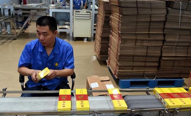 大学生|985毕业生扎堆卷烟厂,被认为大材小用,得知原因后众人表示理解