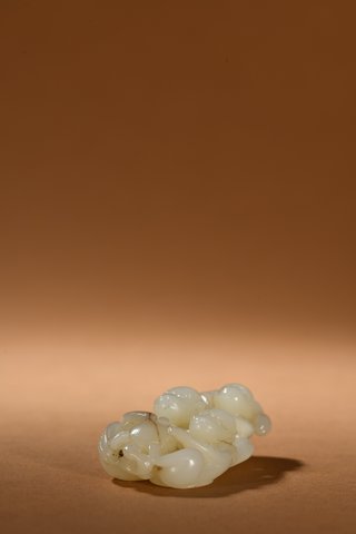 和田玉籽料|清代 和田玉籽料灵猴献寿把件