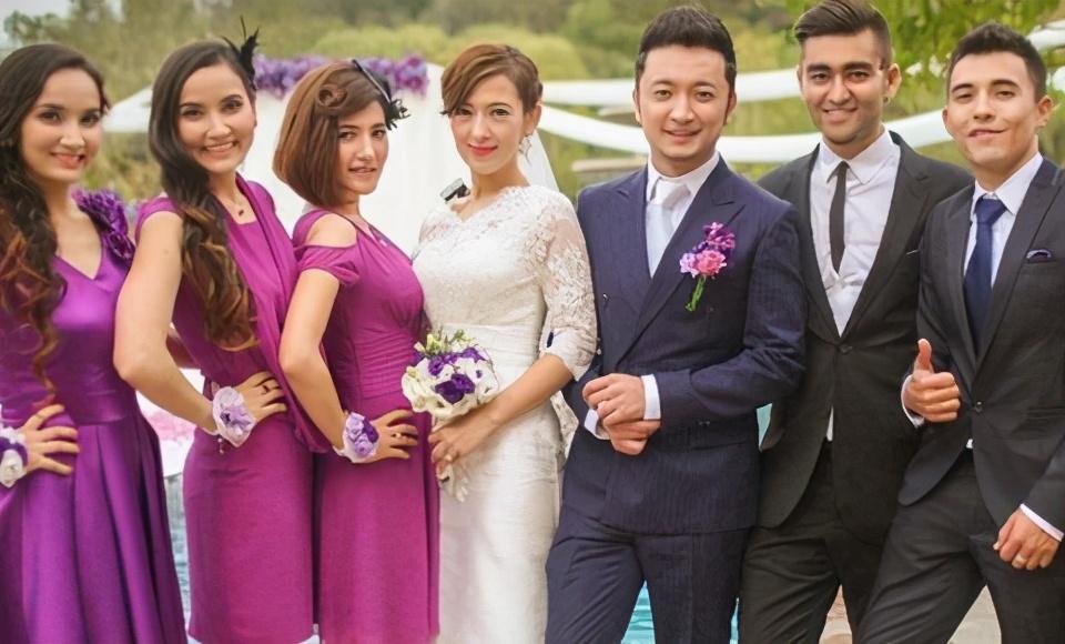 尼格买提|尼格买提元宵晚会衣冠楚楚,回家胡子拉碴,老婆国外留学分居两地