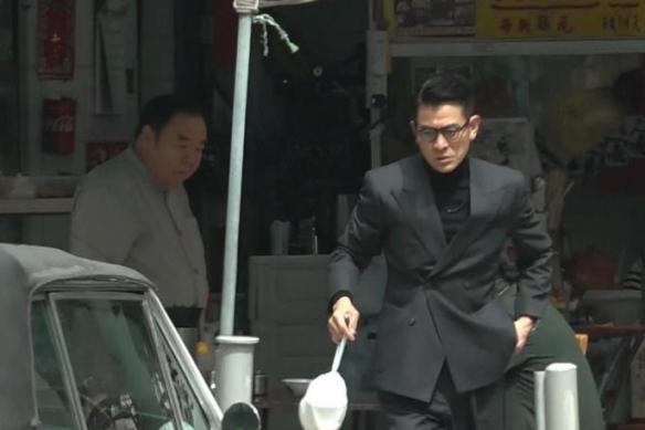 刘德华|60岁刘德华新片路透曝光,四大影帝狂飙戏,华仔怒瞪狗仔显霸气!