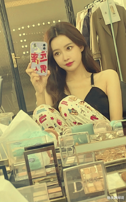 孙怡|孙怡董子健感情线回顾！目前无商业联系，孙怡手机壳曾写远离男人