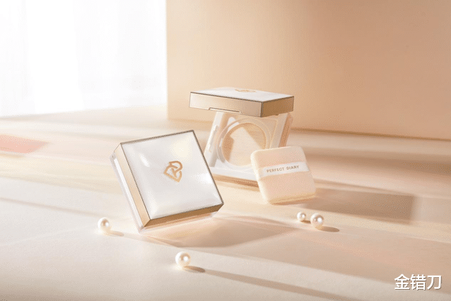 连衣裙|国货爆红的“狠活”：国货美妆，究竟谁能笑到最后？